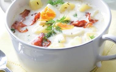 Bílá polévka s vajíčkem