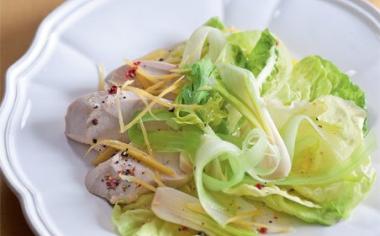 Hlávkový salát s kuřetem & jarní cibulkou