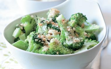 Brokolice s voňavou strouhankou
