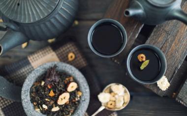 Černý čaj: Nápoj s blahodárnými účinky. Jak nám prospívá?