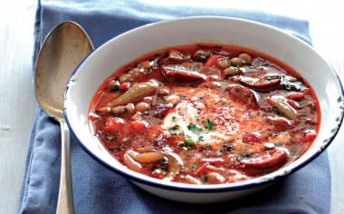 Týdenní úsporná kuchařka 4. díl: Zkuste bylinkovo-špenátové smaženky či pikantní fazolačku