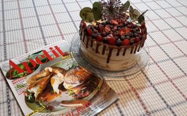Vanilkový dort s merunkovou marmeládou a levandulí