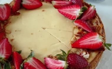 Jahodovo-mandlový cheesecake