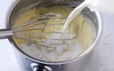Škola vaření: Jak jednoduše připravit dokonalý bešamel