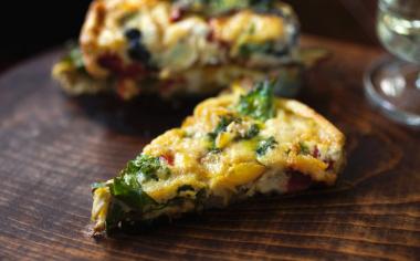 Jak večeřet rychle: Zkuste vaječnou omeletu jako Italové. Frittata zachrání každou večeři i oběd