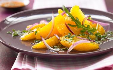 Pomeranče, grepy a citrony do salátu i dezertů: Jak obratně a rychle vyfiletovat citrusy