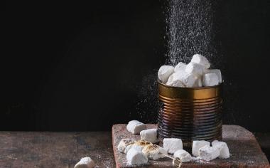Dětský hit léta – opečené marshmallow na ohni: Originální cukrovinka vznikla z přírodního léku na bolest v krku