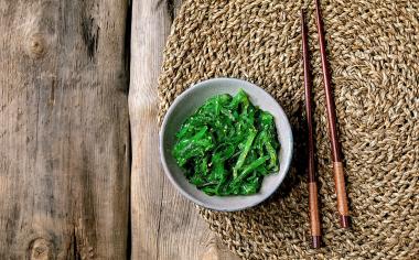 Salát wakame: zelená řasa plná chuti a vitaminů