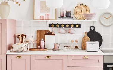 Galerie: Patří růžová barva do kuchyně, nebo jde o nevkus? Barbie by měla jasno  