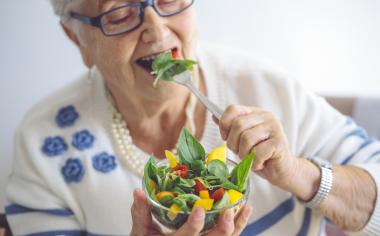 Co si vařit v důchodu? Experimentujte, ale dbejte na své zdraví