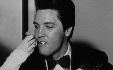 Šílený jídelníček Elvise Presleyho: Jedl za pět lidí, v rámci diety se nechal uvádět do kómatu. V čem si nejvíce liboval?