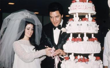 Nejdražší svatební dorty celebrit: Z dortu Grace Kelly vylétaly živé holubice, George Clooney vsadil na zlato