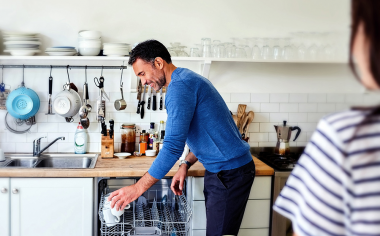 Efektivní mytí nádobí, při kterém šetříte nejen vodu, ale i své peníze