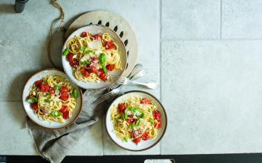 Skromné jídlo nemusí být chudé: Připravte si k obědu špagety z jednoho hrnce, které vyjdou na pár korun