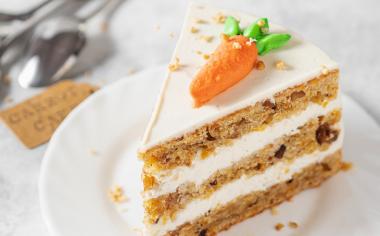 Historie mrkvového dortu aneb Jak se z pokrmu pro chudé stal dezert pro George Washingtona