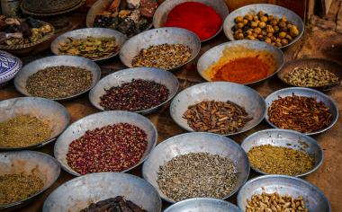 Kardamom, badyán, muškátový oříšek a další: K čemu indické koření využijete v kuchyni?