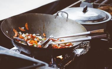 Stir-fry: Rychlá příprava večeře či oběda ve woku či hluboké pánvi
