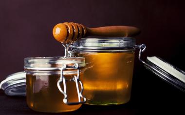 Jak na „zcukernatělý“ med?