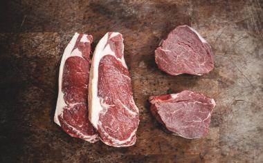 Je libo steak, rostbíf nebo tatarák? V hlavní roli zadní hovězí maso