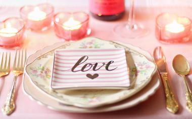 Romantická večeře lehce, hravě, neodolatelně: 33x skvělých receptů v barvách lásky