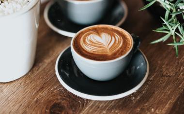 Je zdravé pít kávu na lačno? Někteří jedinci by si měli dávat pozor 