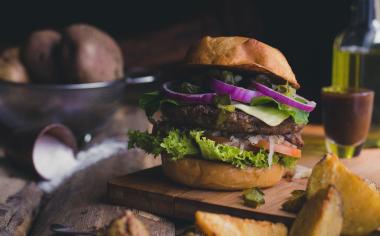 5 triků na dokonalý domácí hamburger 