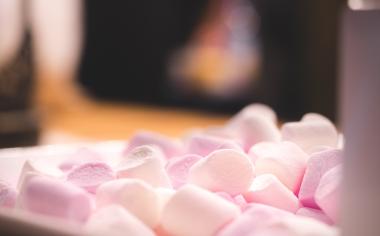 Vytvořte si potahovací hmotu na dorty z marshmallows