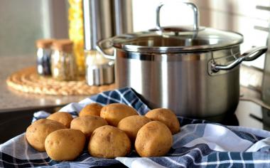 Jak uvařit brambory a jak poznat, že jsou hotové?