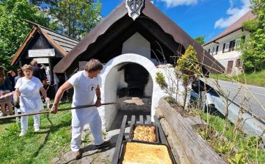Srpnové tipy na gastro výlety: Chodské slavnosti i pečení chleba v obecní peci 