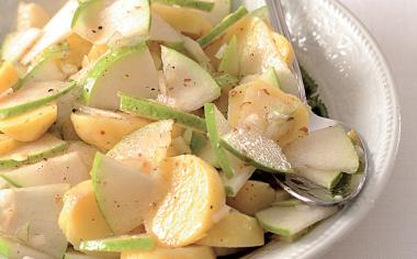 Jezte v sezoně: bramborový salát s hruškami