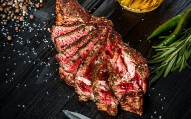 Jak na hovězí steak, aby se vždy povedl: Řiďte se tabulkou a použijte trik s dlaní
