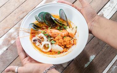 Ochutnejte nejznámější jídla z Asie: nasi gadang, tom yam nebo pekingskou kachnu