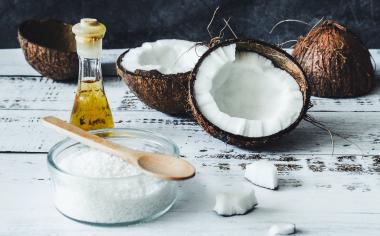 Všestranný kokos: Jak naložit s kokosovým olejem, kokosovým mlékem či strouhaným kokosem?