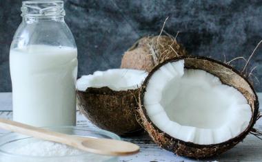 Připravte si domácí kokosové ‚mléko‘, jde to snadno