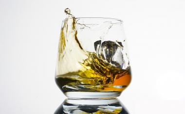 Dáte si whiskey nebo whisky?