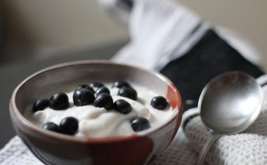 Na light jogurty pozor: Hubnout po nich vůbec nemusíte a někdy je lepší se jim dokonce vyhýbat