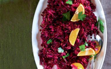 Rýžovo-čočkový salát s červenou řepou