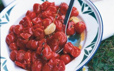 Salát z pečených rajčat
